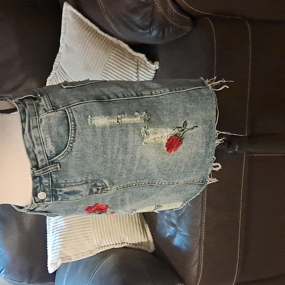 Sadie & Sage Embroidered Distressed Raw Hem Denim Midi Skirt Size M Boho Festiva - Picture 6 of 10